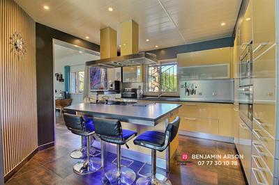 Maison - 177 m² - 8 pièces