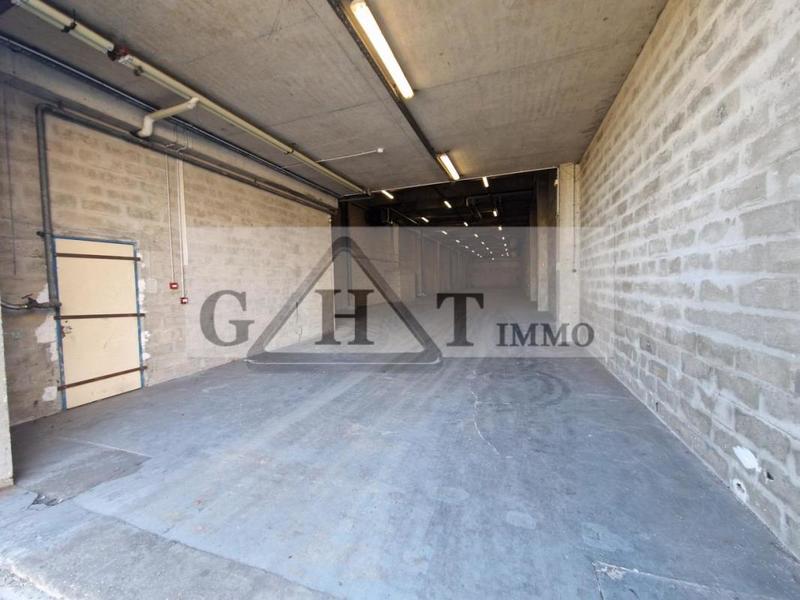 Entrepôt - 750 m²