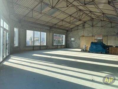 Local d'activité / Entrepôt - 200 m²