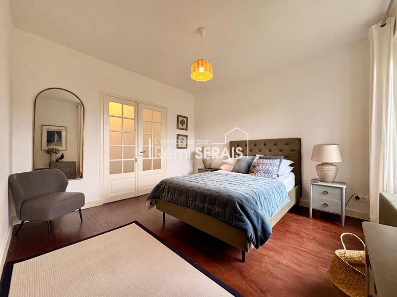 Maison - 202 m² - 9 pièces