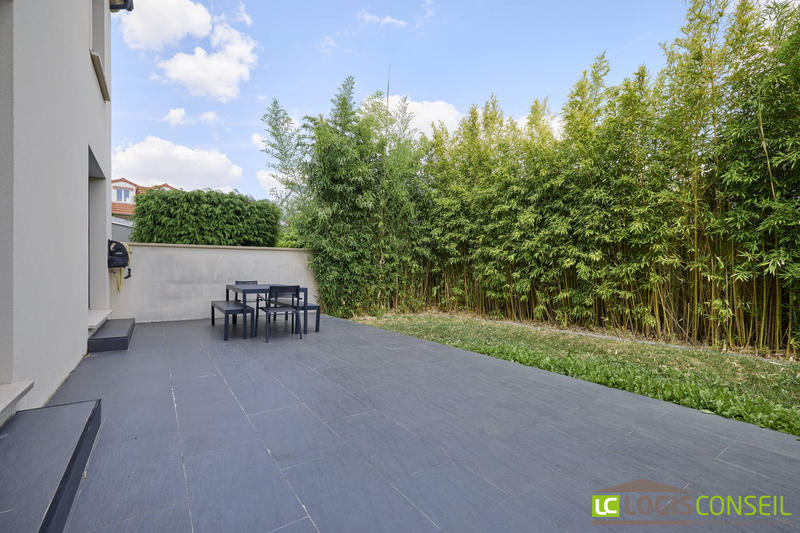 Maison contemporaine - 216 m² - 8 pièces