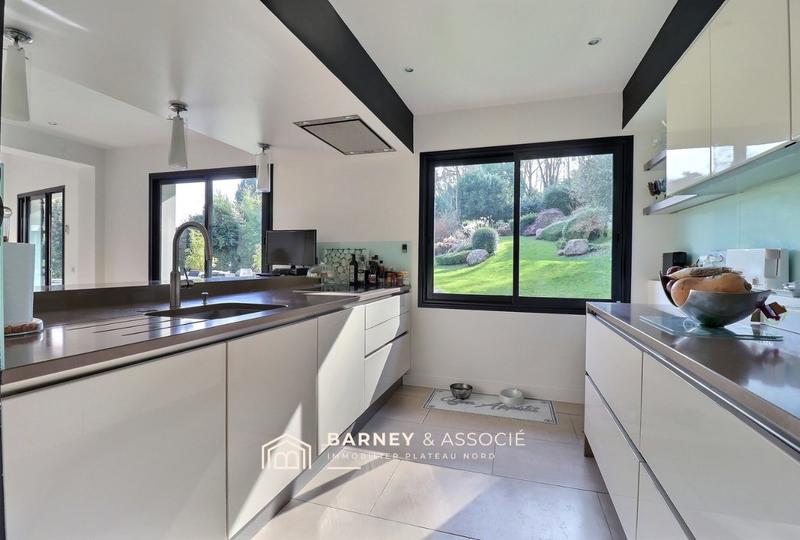 Maison - 302 m² - 7 pièces