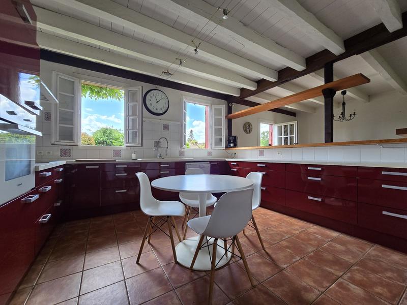 Maison - 390 m² - 15 pièces