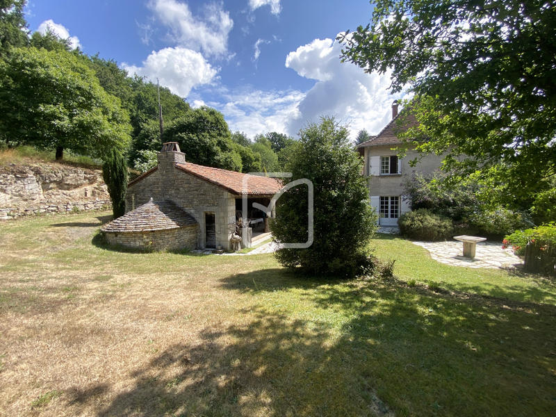 Propriété - 250 m² - 11 pièces