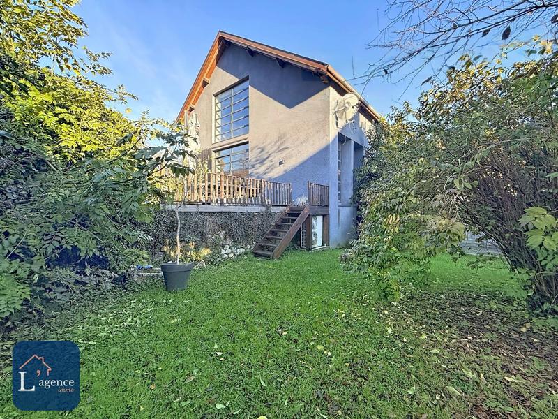 Maison contemporaine - 607 m² - 9 pièces