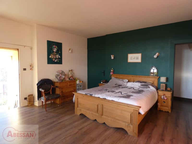 Maison - 560 m² - 13 pièces