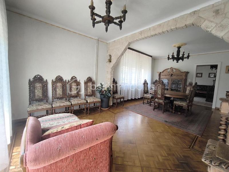 Maison - 210 m² - 8 pièces