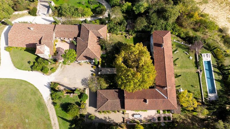 Demeure - 802 m² - 15 pièces