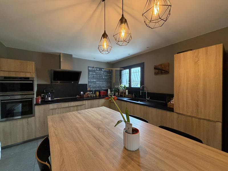 Maison - 160 m² - 10 pièces