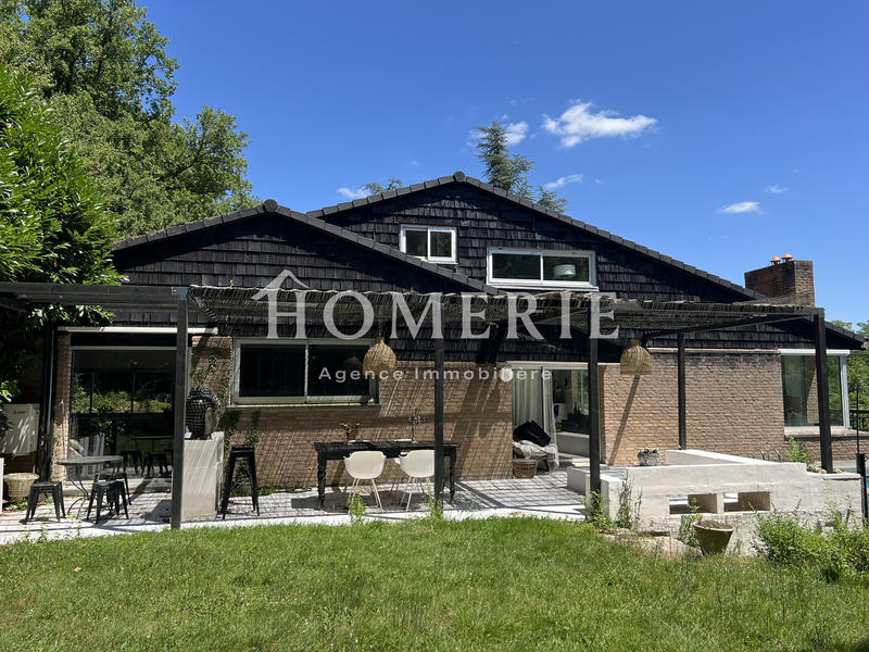 Maison - 215 m² - 7 pièces