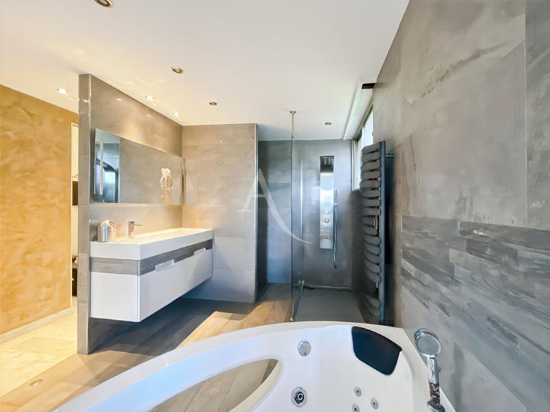 Appartement - 110 m² - 4 pièces