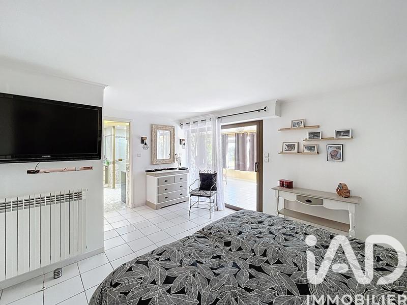 Maison - 240 m² - 5 pièces