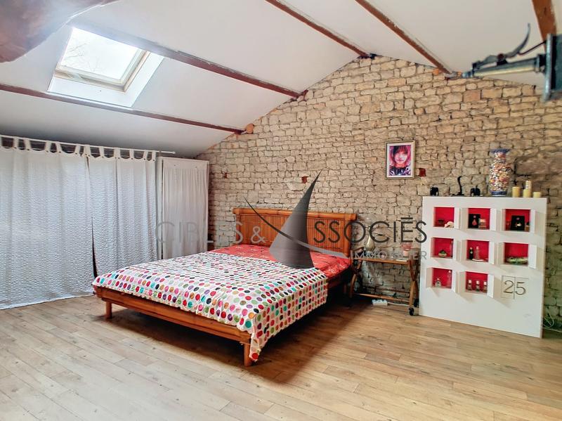 Maison traditionnelle - 150 m² - 6 pièces