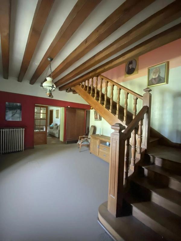 Maison - 239 m² - 9 pièces
