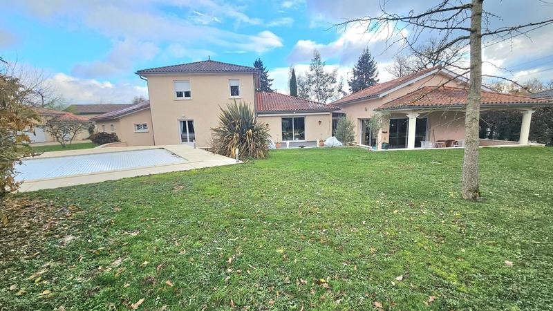 Maison - 236 m² - 8 pièces