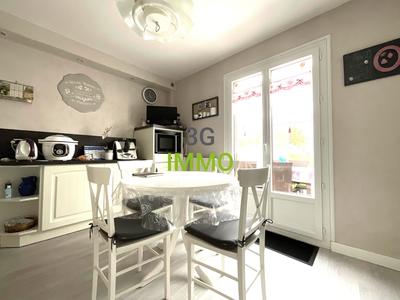 Maison jumelée - 90 m² - 5 pièces