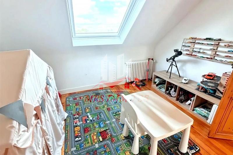 Maison - 180 m² - 8 pièces