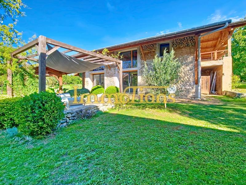 Maison - 217 m² - 9 pièces