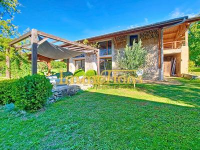 Maison - 217 m² - 9 pièces