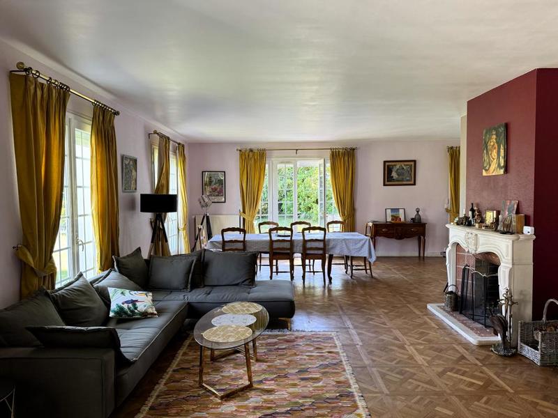 Maison - 300 m² - 9 pièces