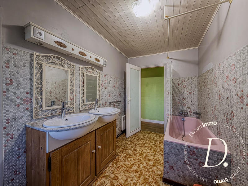 Maison - 230 m² - 7 pièces