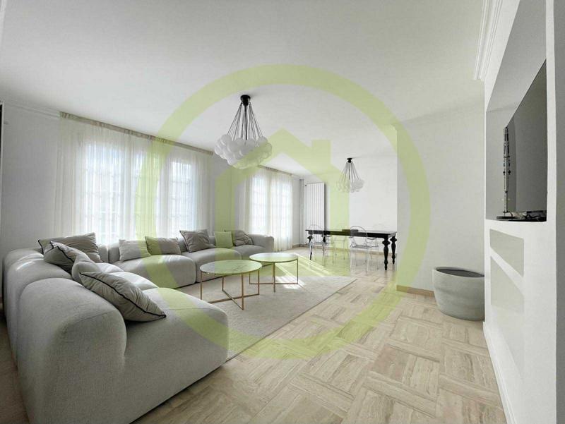 Maison - 230 m² - 6 pièces