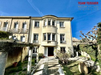 Maison - 240 m² - 9 pièces