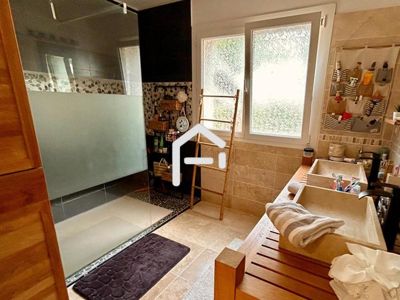 Villa - 284 m² - 7 pièces