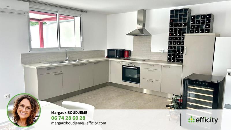 Maison - 235 m² - 8 pièces