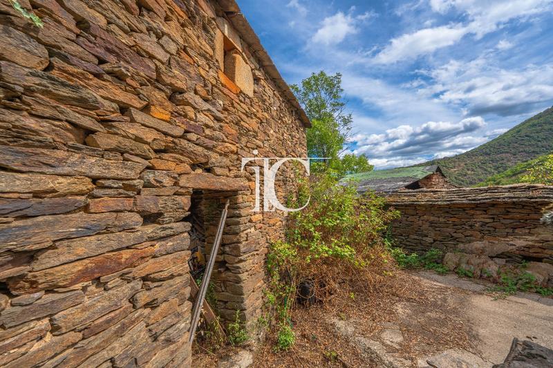 Maison en pierre - 82 m² - 7 pièces