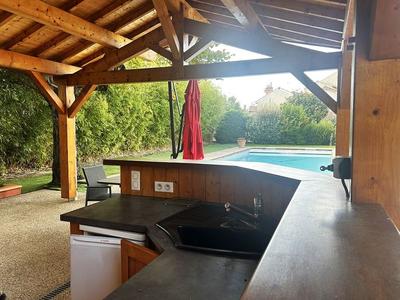 Demeure - 239 m² - 8 pièces