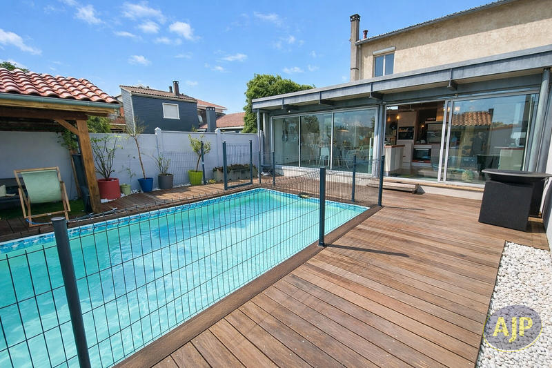 Maison - 176 m² - 8 pièces