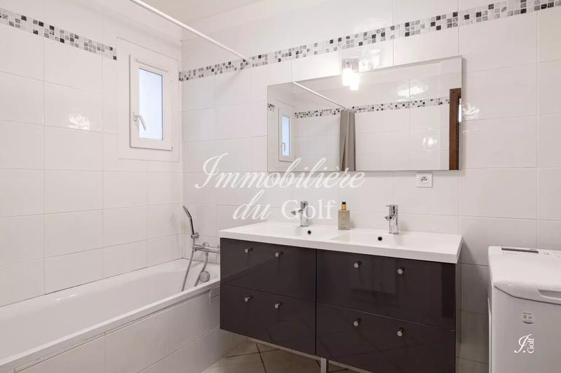 Maison - 215 m² - 5 pièces