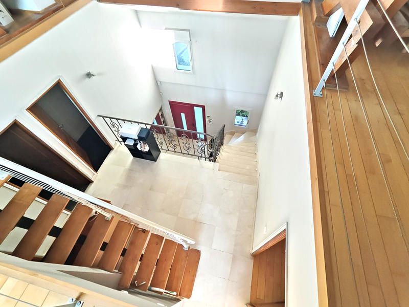 Maison - 250 m² - 9 pièces