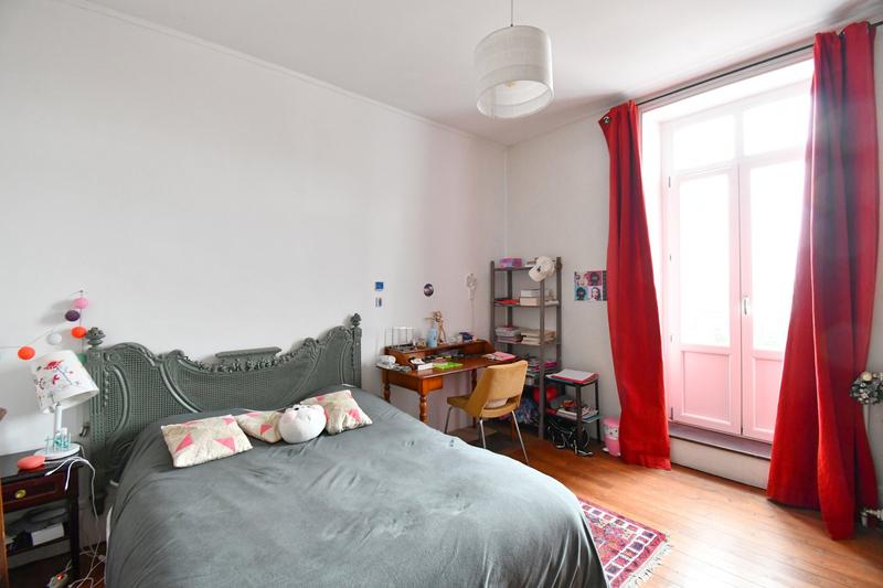 Maison - 230 m² - 8 pièces