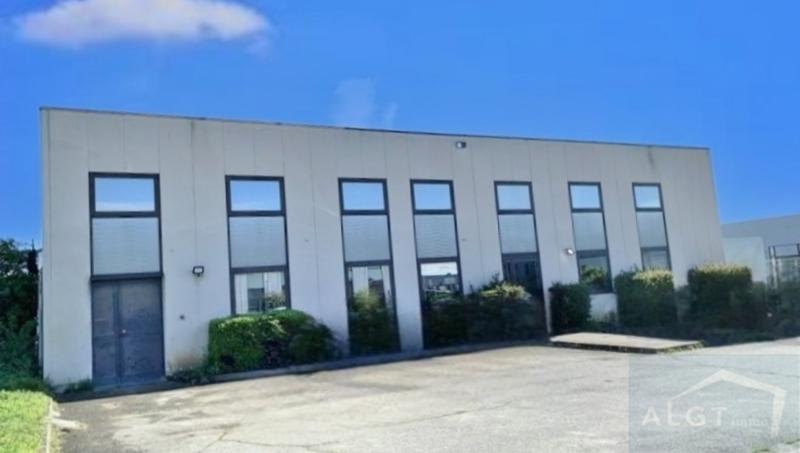 Local d'activités - 672 m²
