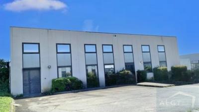 Local d'activités - 672 m²