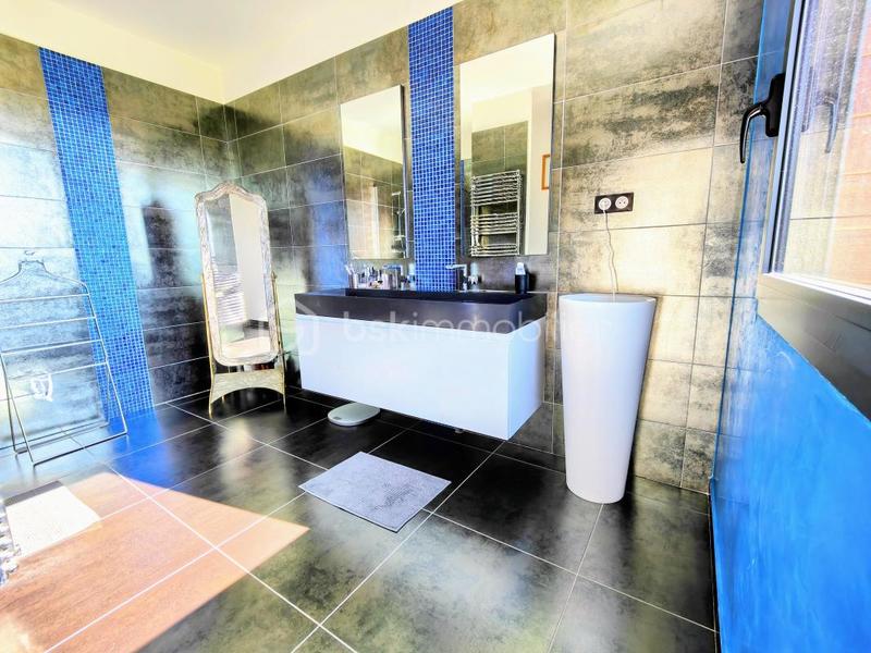 Maison d'architecte - 239 m² - 10 pièces