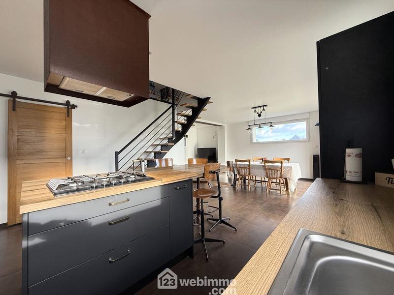 Maison - 90 m² - 5 pièces