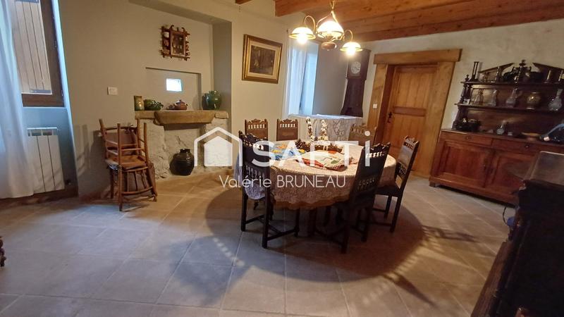 Maison - 250 m² - 10 pièces