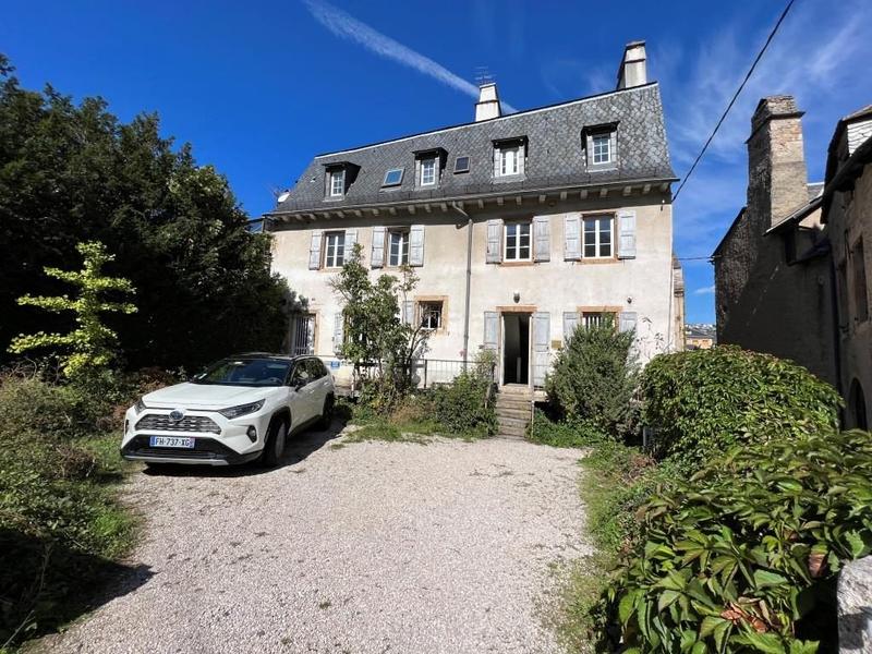 Maison - 467 m² - 15 pièces