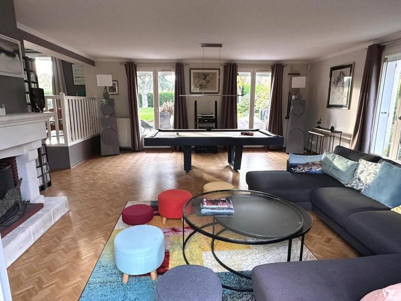 Maison - 210 m² - 9 pièces