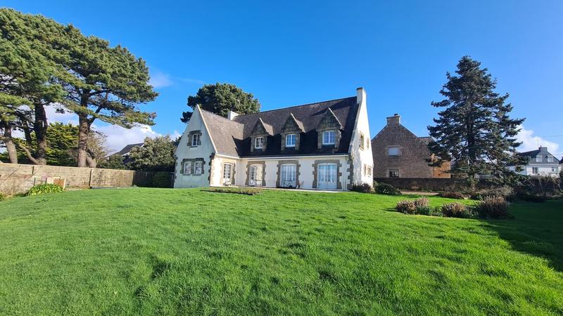 Maison - 270 m² - 8 pièces