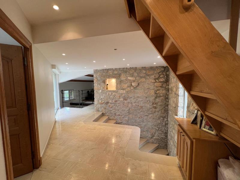 Maison - 222 m² - 5 pièces