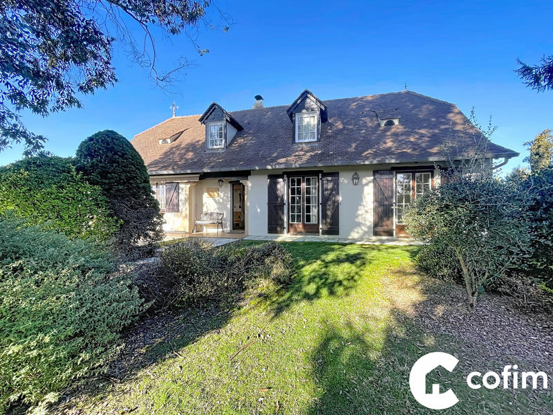 Maison traditionnelle - 150 m² - 8 pièces