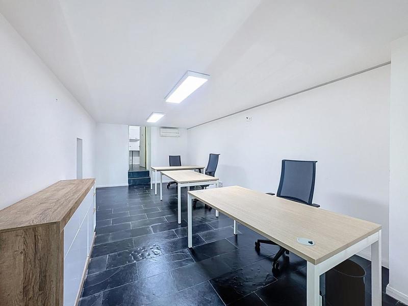 Local commercial - 76 m² - 4 pièces