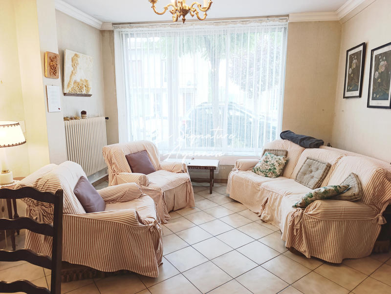 Maison - 248 m² - 8 pièces