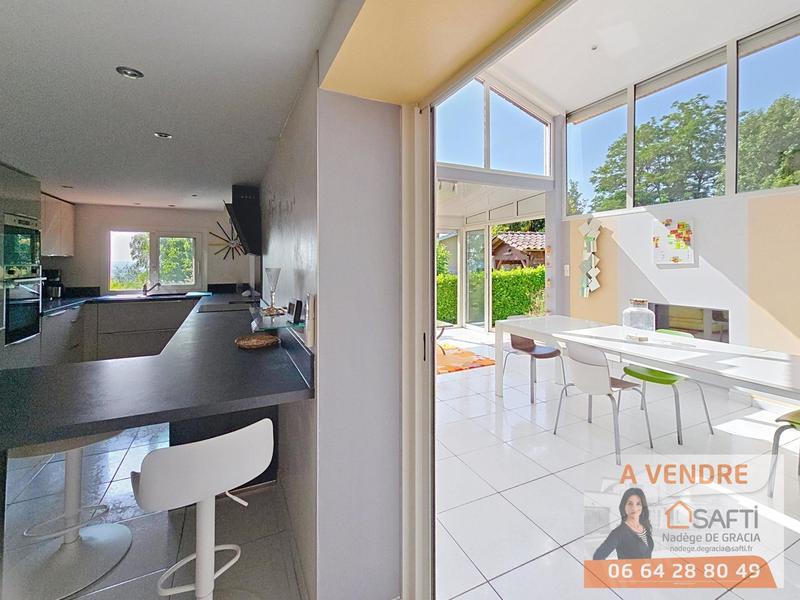 Maison - 220 m² - 7 pièces