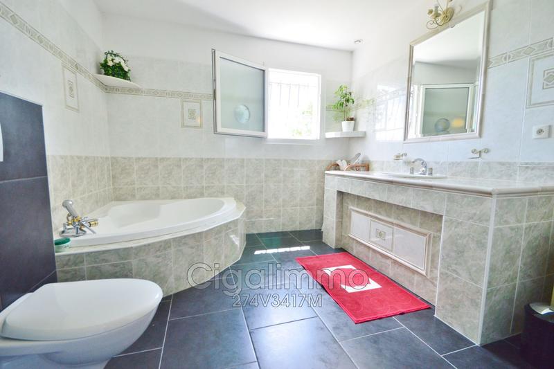 Villa - 206 m² - 6 pièces