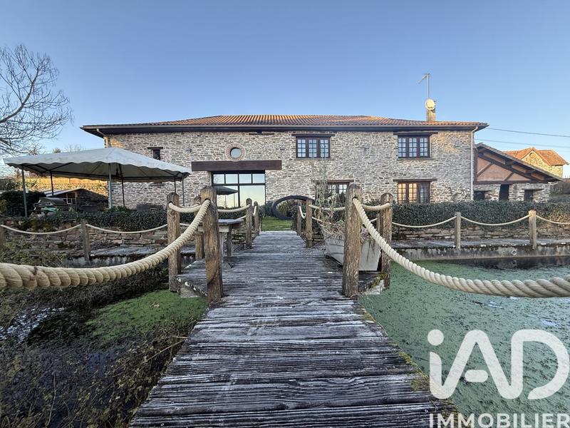 Maison - 347 m² - 7 pièces